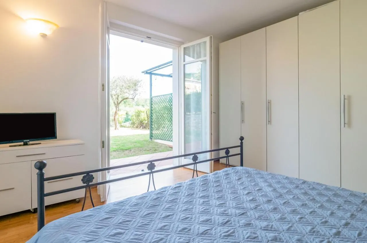 Piana Di Solaro Modern Flat & Swimming Pool Apartment Lerici