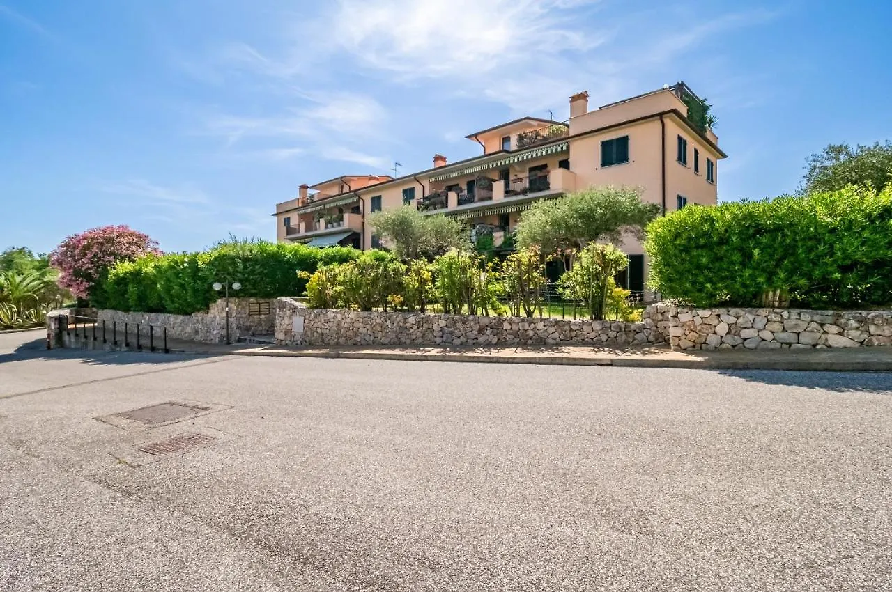Piana Di Solaro Modern Flat & Swimming Pool Apartment Lerici