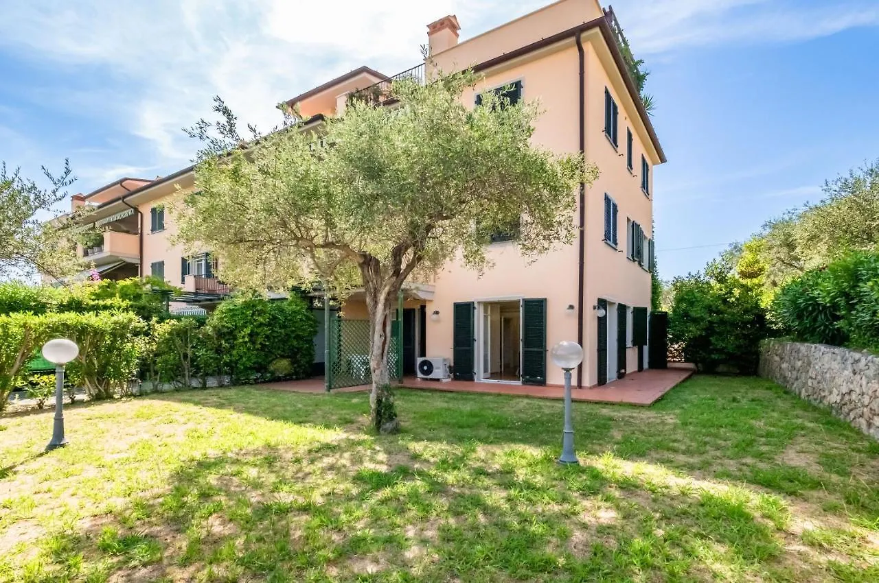Piana Di Solaro Modern Flat & Swimming Pool Apartment Lerici